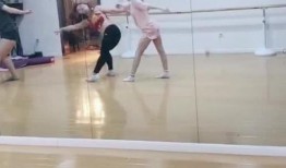 吃瓜女生跳舞视频,网络爆红吃瓜女生热舞瞬间