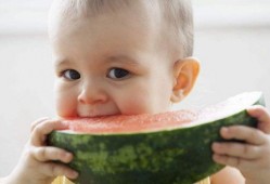 怎么和孩子吃瓜,和孩子一起快乐吃瓜的温馨瞬间