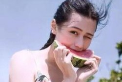 吃瓜女头像真人,吃瓜女头像背后的真人生