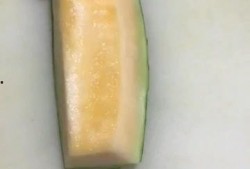 老人孩子吃哈密瓜,老少皆宜的夏日美味