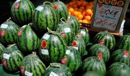 卖瓜现场吃,卖瓜不再只是“吹牛”