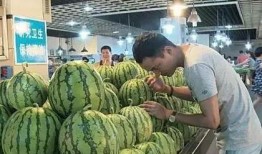 吃瓜群众吃到西瓜,吃瓜群众与西瓜的甜蜜邂逅